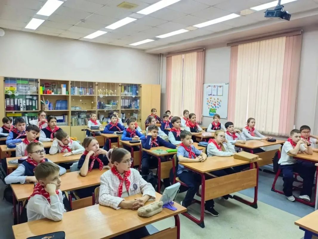 В День солидарности в борьбе с терроризмом в разных районах Новокузнецка прошли памятные акции, уроки мужества, классные часы и информационные встречи В День солидарности в борьбе с терроризмом в разных районах Новокузнецка прошли памятные акции, уроки мужества, классные часы и информационные встречи
