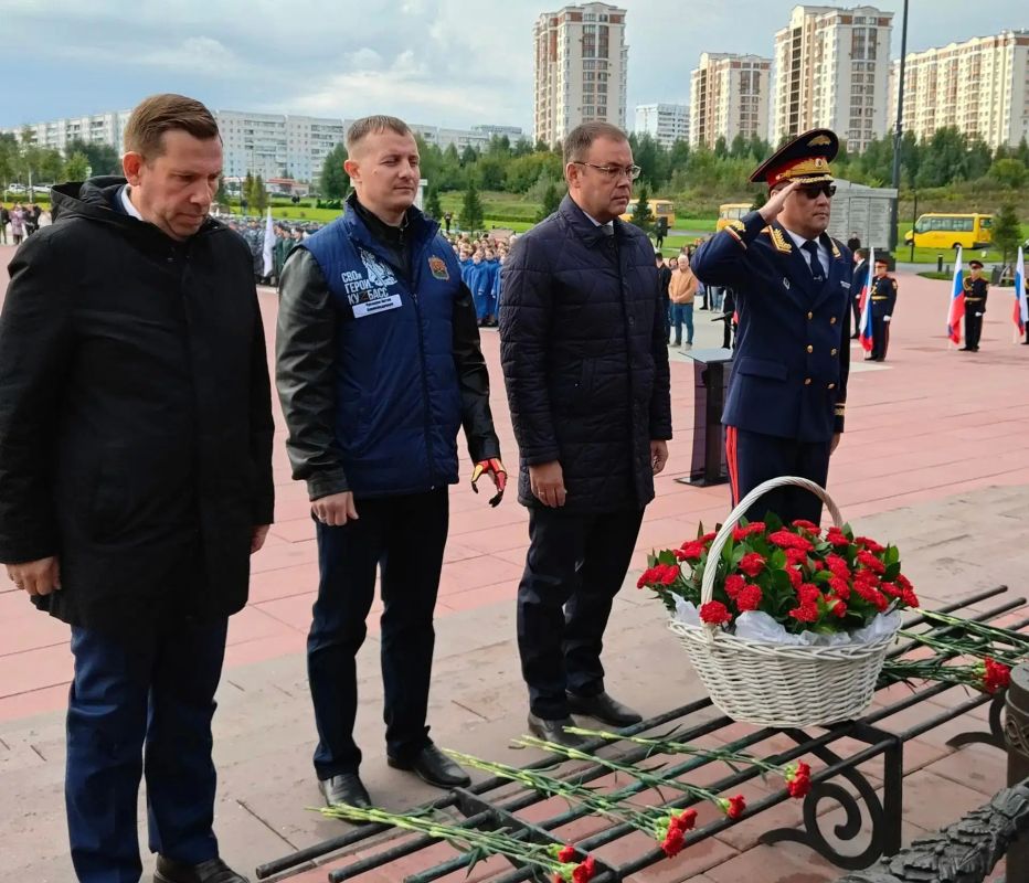 Офицеры СК России по Кузбассу приняли участие в торжественной линейке «Первого звонка» воспитанников губернаторских общеобразовательных учреждений Офицеры СК России по Кузбассу приняли участие в торжественной линейке «Первого звонка» воспитанников губернаторских общеобразовательных учреждений