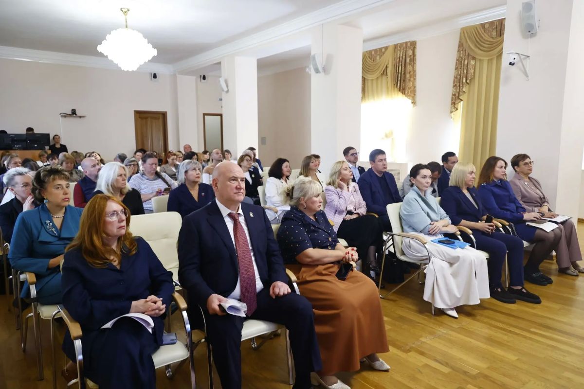 #Пятовский_о_важном. Друзья, провели депутатские слушания «Сохранение и приумножение социокультурного потенциала Кузбасса как условия устойчивого развития региона»! Вместе с председателем Парламента Алексеем Зелениным... #Пятовский_о_важном. Друзья, провели депутатские слушания «Сохранение и приумножение социокультурного потенциала Кузбасса как условия устойчивого развития региона»! Вместе с председателем Парламента Алексеем Зелениным...