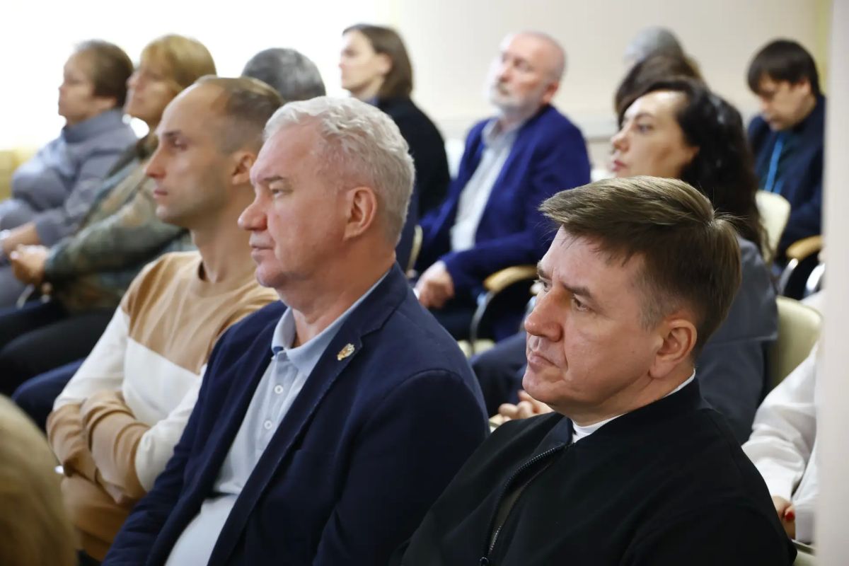 Слушания на тему «Сохранение и приумножение социокультурного потенциала Кузбасса как условия устойчивого развития региона» состоялись в Кемерове Слушания на тему «Сохранение и приумножение социокультурного потенциала Кузбасса как условия устойчивого развития региона» состоялись в Кемерове