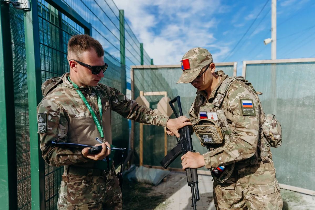 Кузбасские школьники представляют регион в финале военнопатриотической игры «Зарница 2.0» Кузбасские школьники представляют регион в финале военнопатриотической игры «Зарница 2.0»