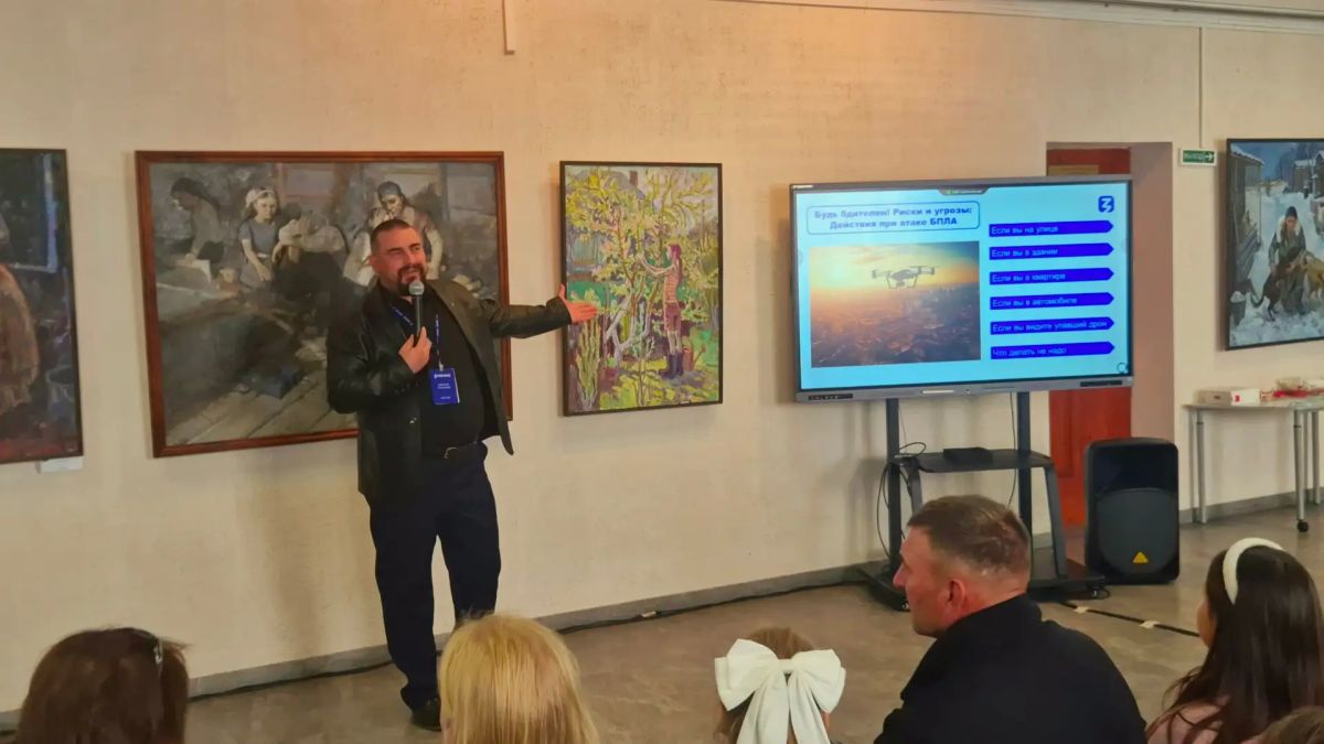 Кузбасс сказал «нет» терроризму: в Кузбасском художественном колледже состоялось открытие выставки работ финалистов регионального конкурса «Дети и молодежь против терроризма и экстремизма» Кузбасс сказал «нет» терроризму: в Кузбасском художественном колледже состоялось открытие выставки работ финалистов регионального конкурса «Дети и молодежь против терроризма и экстремизма»
