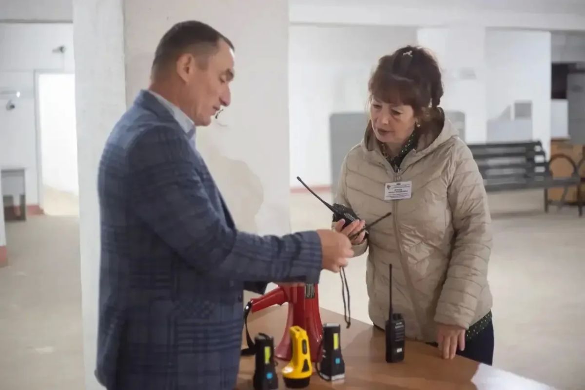 Коллективы медицинских учреждений закрепляют навыки действий при ЧС и умения оказывать первую помощь Коллективы медицинских учреждений закрепляют навыки действий при ЧС и умения оказывать первую помощь