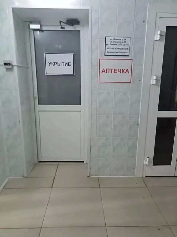 Коллективы медицинских учреждений закрепляют навыки действий при ЧС и умения оказывать первую помощь Коллективы медицинских учреждений закрепляют навыки действий при ЧС и умения оказывать первую помощь