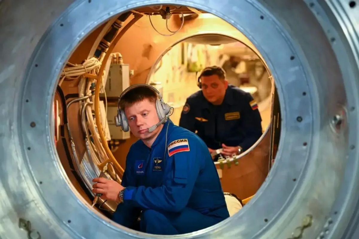 Роскосмос опубликовал кадры учений при аварийных ситуациях на МКС дублёров экипажа МКС-76, в составе которого кузбассовец Александр Гребёнкин Роскосмос опубликовал кадры учений при аварийных ситуациях на МКС дублёров экипажа МКС-76, в составе которого кузбассовец Александр Гребёнкин