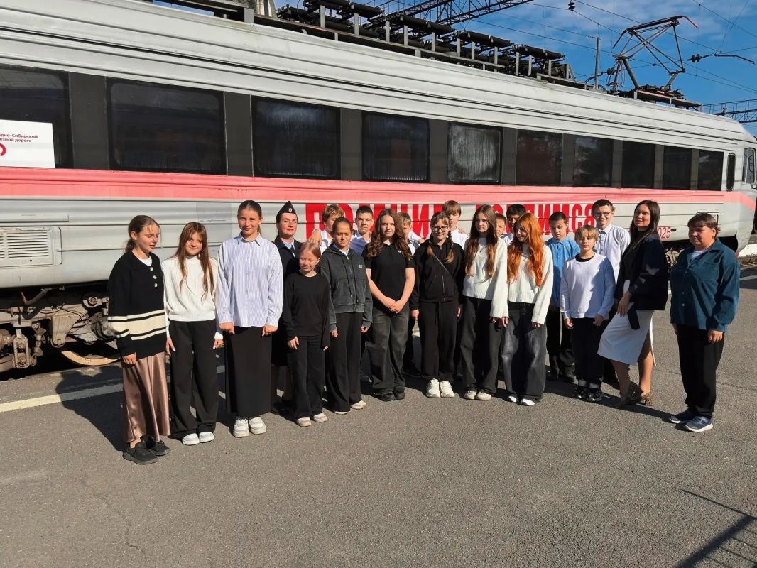 В Кемерово транспортная полиция провела пресс-тур для школьников и журналистов о правилах безопасности на железной дороге В Кемерово транспортная полиция провела пресс-тур для школьников и журналистов о правилах безопасности на железной дороге