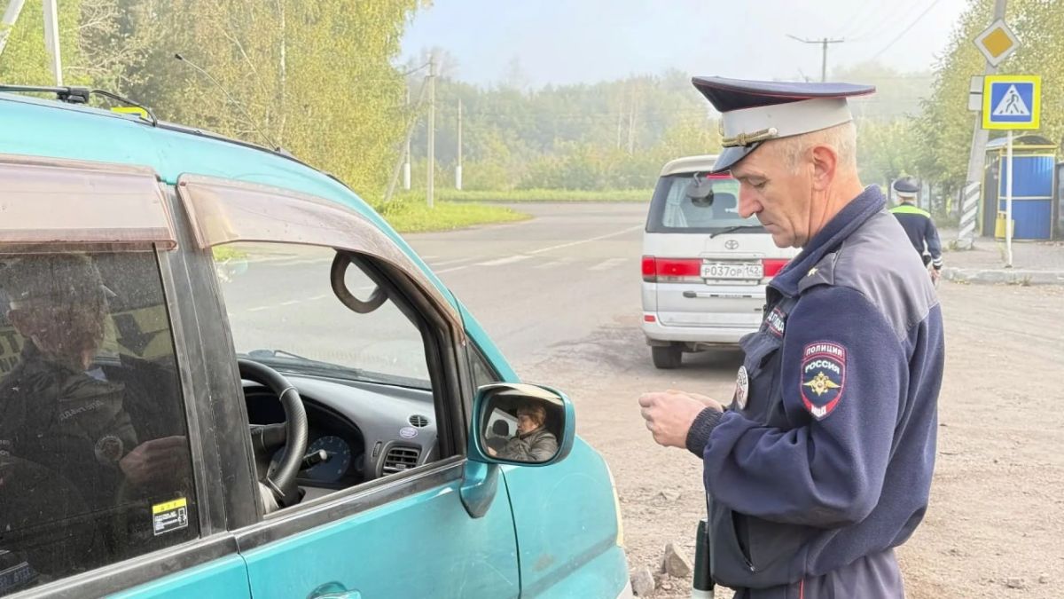 В Осинниках сотрудники Госавтоинспекции провели массовую проверку водителей В Осинниках сотрудники Госавтоинспекции провели массовую проверку водителей