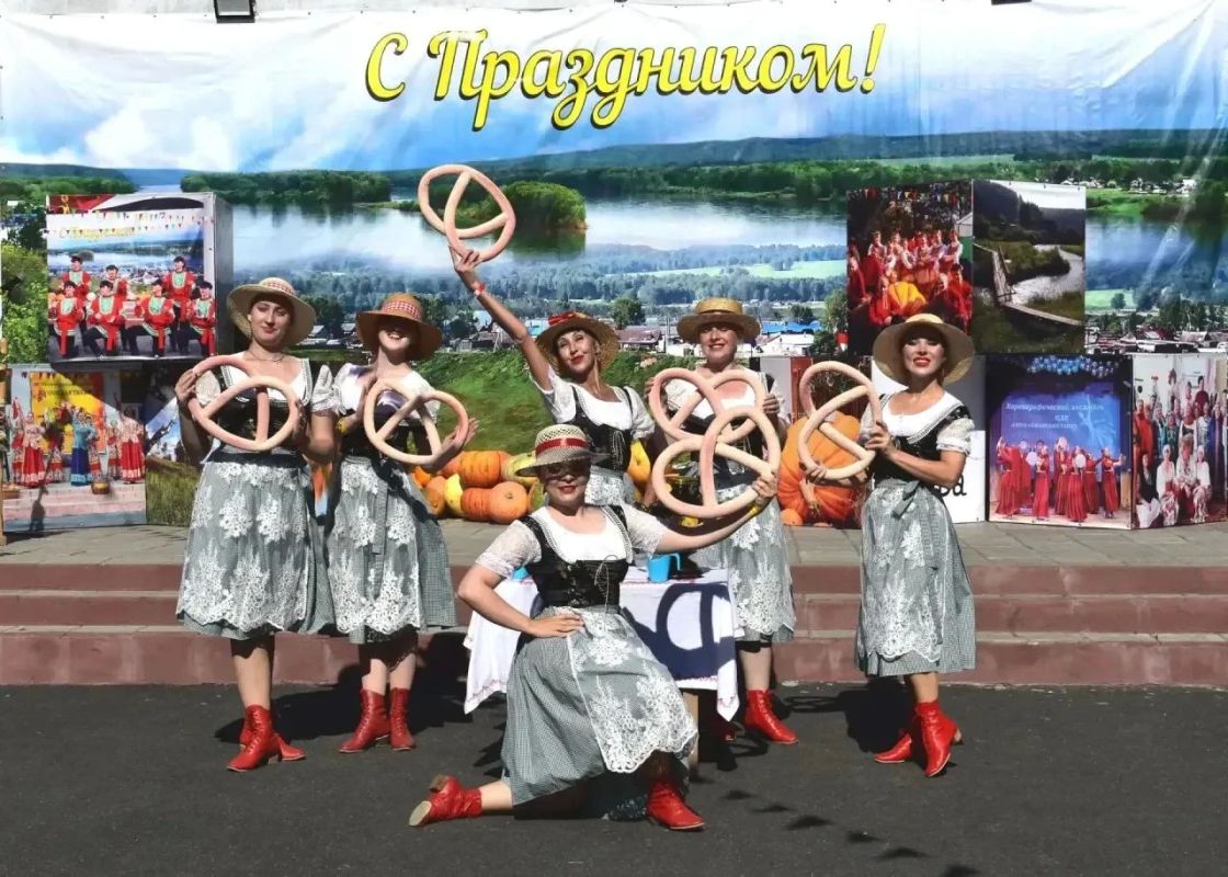 Тыква весом более 450 кг стала самой тяжелой на фестивале «Пачинская тыква» Тыква весом более 450 кг стала самой тяжелой на фестивале «Пачинская тыква»