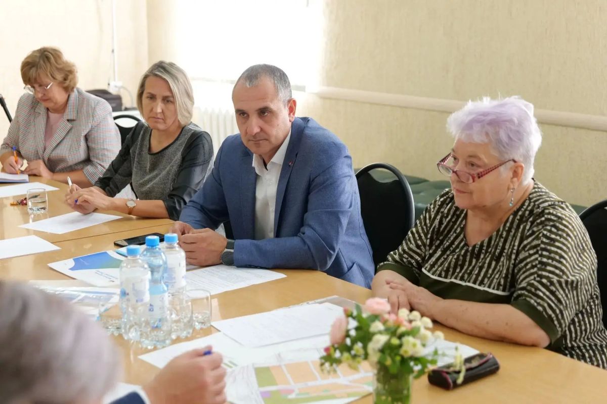 Дмитрий Анисимов: Ягуновский, Пионер, Комиссарово, РТС - встретился с активистами этих территорий города Кемерово Дмитрий Анисимов: Ягуновский, Пионер, Комиссарово, РТС - встретился с активистами этих территорий города Кемерово