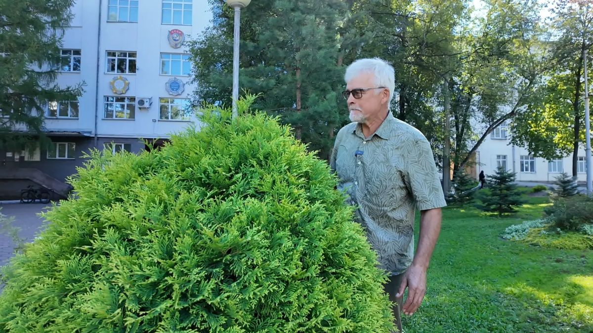 Сквер возле Первой городской больницы, декоративные растения и новый выпуск программы «Вперёд, товарищи! На дачу!»: Сквер возле Первой городской больницы, декоративные растения и новый выпуск программы «Вперёд, товарищи! На дачу!»:
