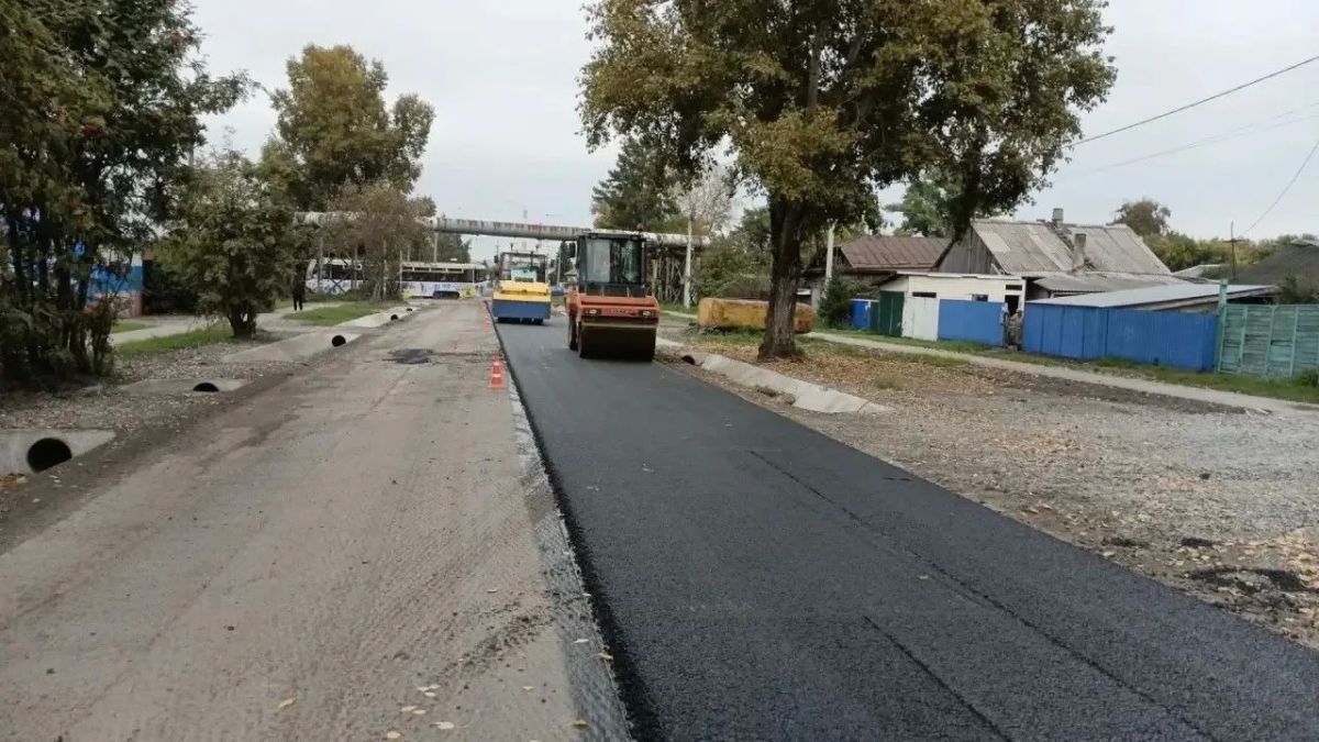 В Кемерове на улице Угловой приступили к укладке асфальтобетонного покрытия В Кемерове на улице Угловой приступили к укладке асфальтобетонного покрытия