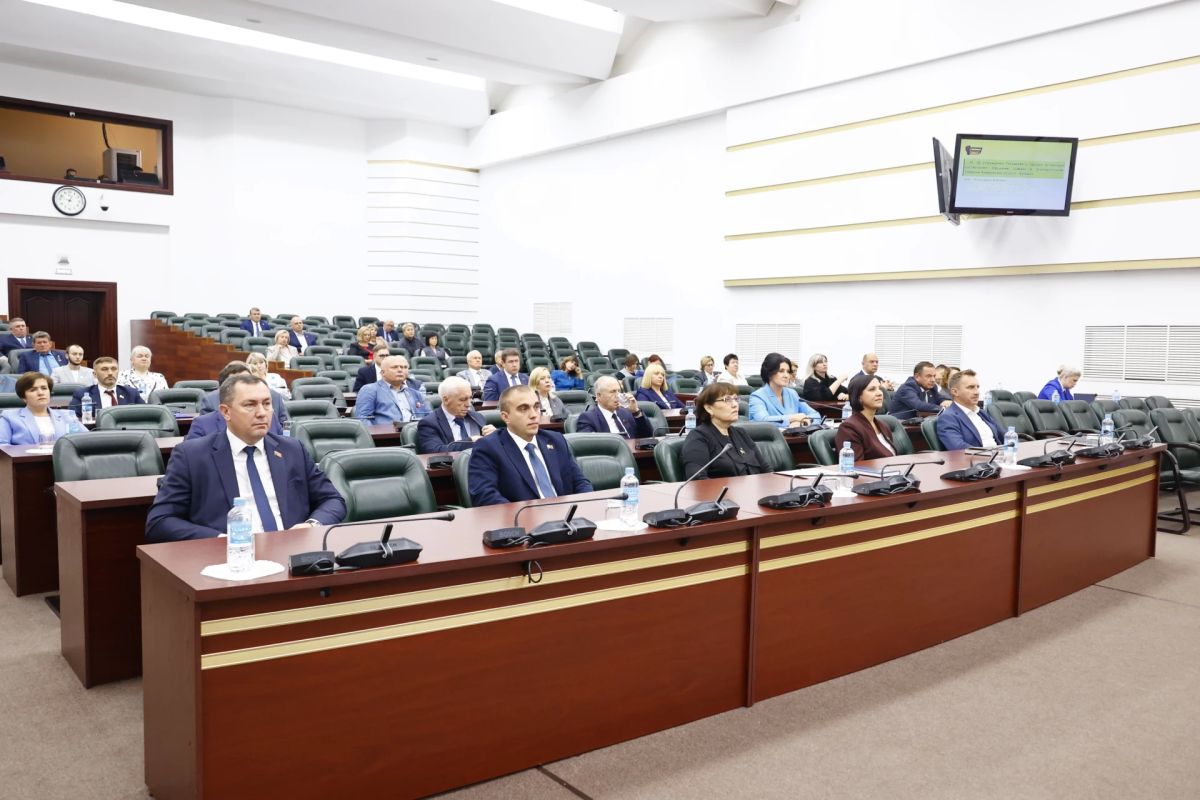 На тридцать девятом заседании Парламента Кузбасса депутаты рассмотрели законопроект, которым вносятся изменения в региональный закон «О дополнительных гарантиях права граждан на обращение» На тридцать девятом заседании Парламента Кузбасса депутаты рассмотрели законопроект, которым вносятся изменения в региональный закон «О дополнительных гарантиях права граждан на обращение»