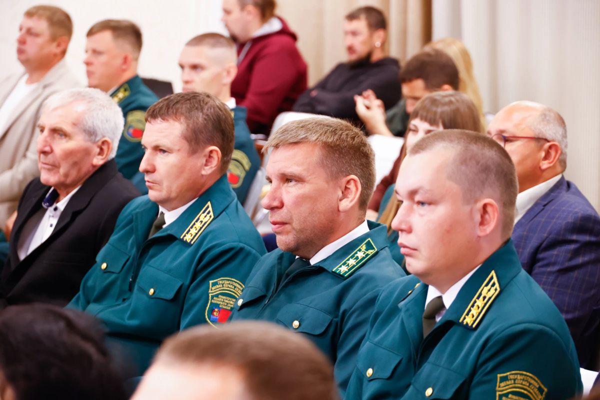 На торжественном приеме, посвященном Дню работников леса и лесоперерабатывающей промышленности, Губернатор Кузбасса Илья Середюк поздравил работников и ветеранов лесного комплекса с профессиональным праздником На торжественном приеме, посвященном Дню работников леса и лесоперерабатывающей промышленности, Губернатор Кузбасса Илья Середюк поздравил работников и ветеранов лесного комплекса с профессиональным праздником