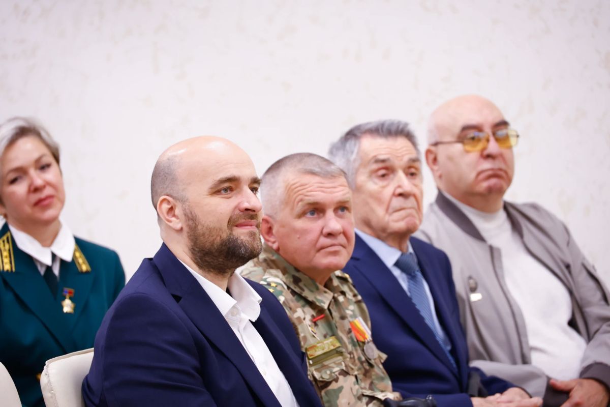 На торжественном приеме, посвященном Дню работников леса и лесоперерабатывающей промышленности, Губернатор Кузбасса Илья Середюк поздравил работников и ветеранов лесного комплекса с профессиональным праздником На торжественном приеме, посвященном Дню работников леса и лесоперерабатывающей промышленности, Губернатор Кузбасса Илья Середюк поздравил работников и ветеранов лесного комплекса с профессиональным праздником