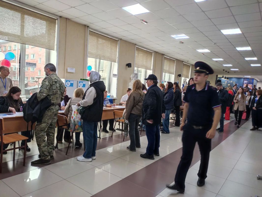Гимн России открыл первый день выборов в КемГУ Гимн России открыл первый день выборов в КемГУ