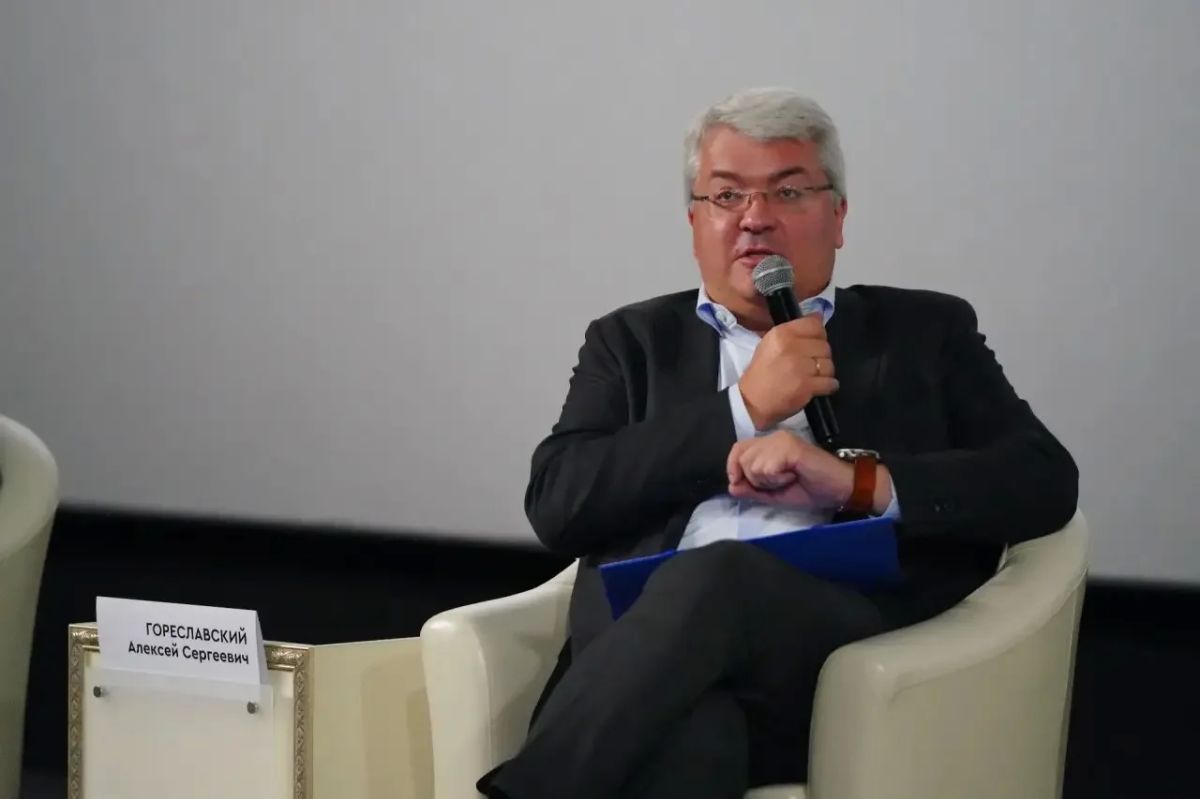 Кузбасс снимает кино!. Губернатор Илья Середюк и глава Института развития интернета Алексей Гореславский на стратсессии «Культурный код Кузбасса» договорились о главном — в регионе появится фестиваль индустриального кино Кузбасс снимает кино!. Губернатор Илья Середюк и глава Института развития интернета Алексей Гореславский на стратсессии «Культурный код Кузбасса» договорились о главном — в регионе появится фестиваль индустриального кино