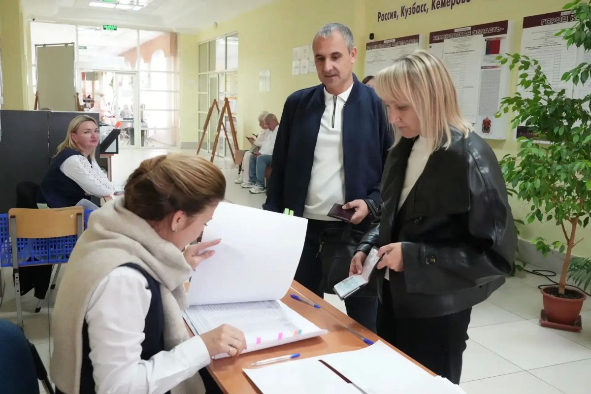Атмосфера праздника и заботы о здоровье: как проходят выборы в жилом районе Лесная Поляна Атмосфера праздника и заботы о здоровье: как проходят выборы в жилом районе Лесная Поляна