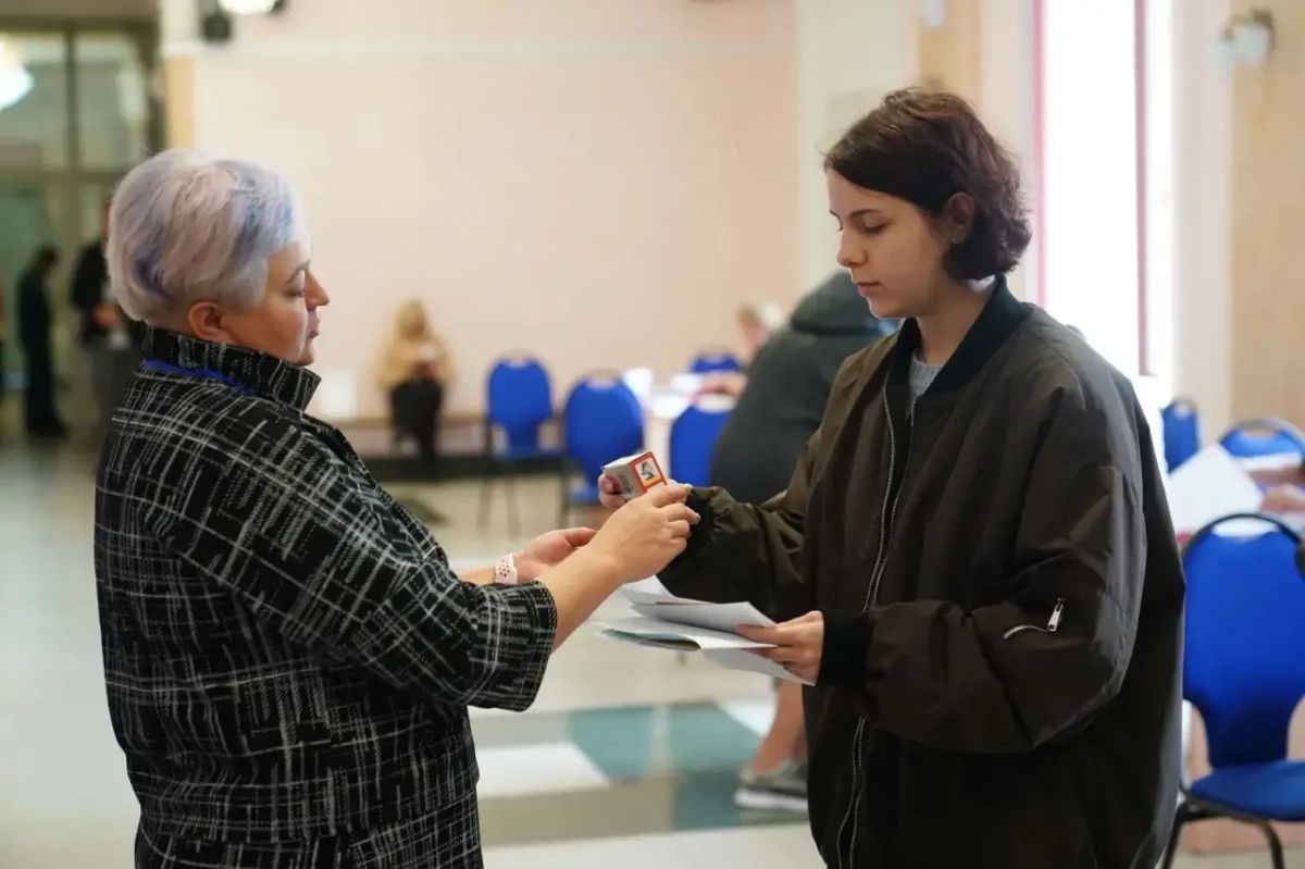 «Это мой кирпичик в большой системе»: в Кировском районе Кемерова голосуют целыми семьями «Это мой кирпичик в большой системе»: в Кировском районе Кемерова голосуют целыми семьями