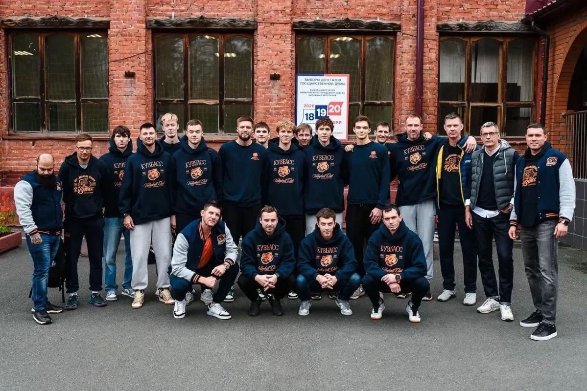 Команда волейбольного «Кузбасса» в полном составе проголосовала на выборах Команда волейбольного «Кузбасса» в полном составе проголосовала на выборах