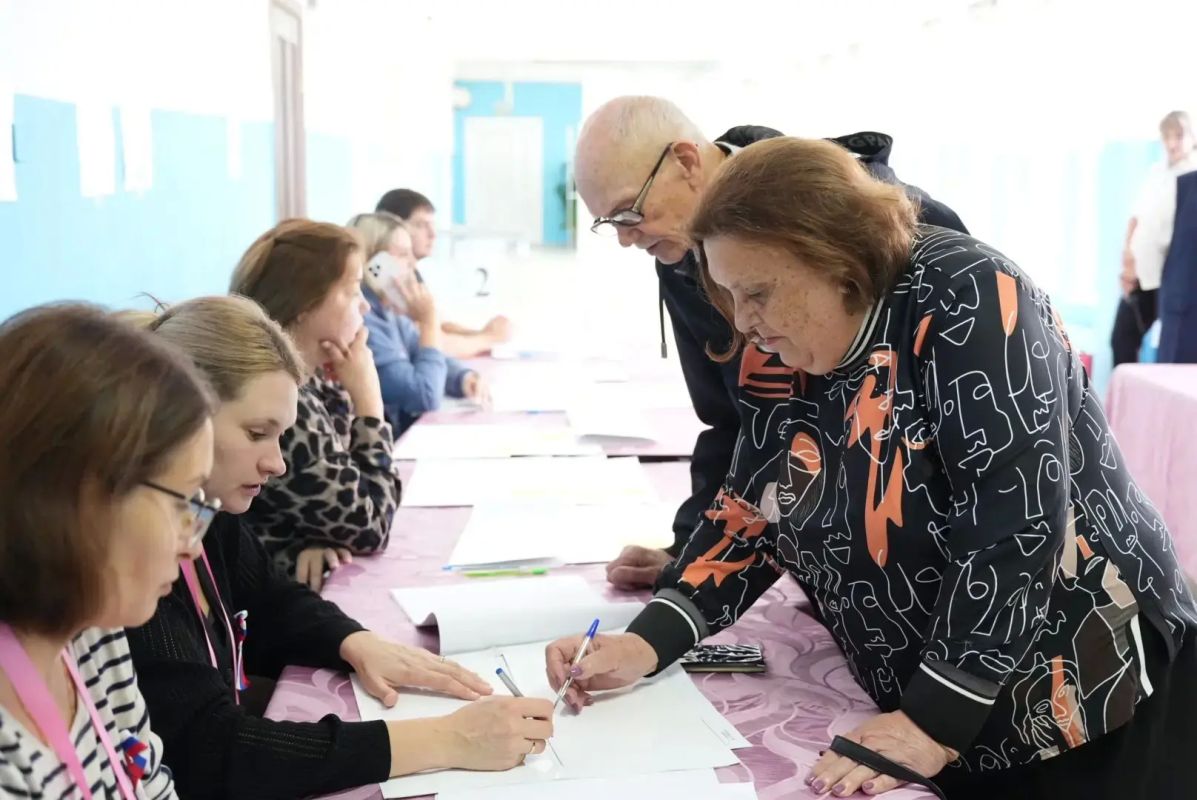 В Ленинском районе города на участках голосуют пары, прожившие в браке более 45 лет В Ленинском районе города на участках голосуют пары, прожившие в браке более 45 лет