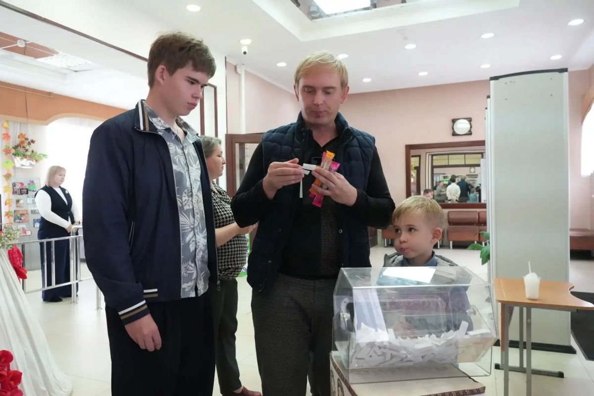 Атмосфера праздника и заботы о здоровье: как проходят выборы в жилом районе Лесная Поляна Атмосфера праздника и заботы о здоровье: как проходят выборы в жилом районе Лесная Поляна