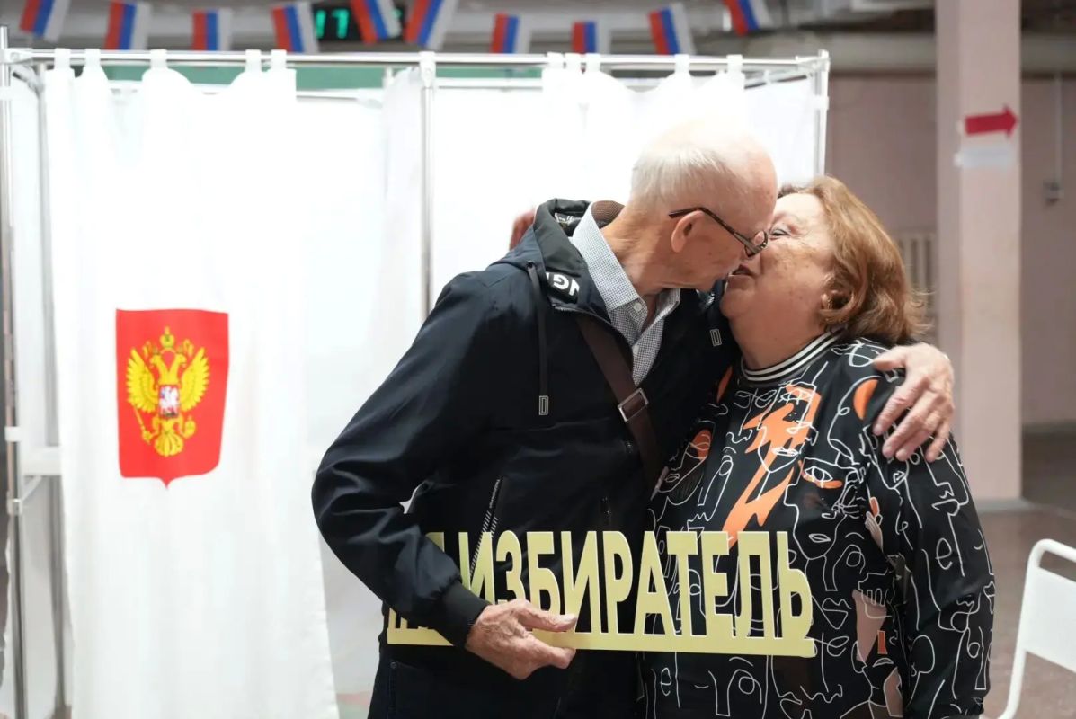 В Ленинском районе города на участках голосуют пары, прожившие в браке более 45 лет В Ленинском районе города на участках голосуют пары, прожившие в браке более 45 лет