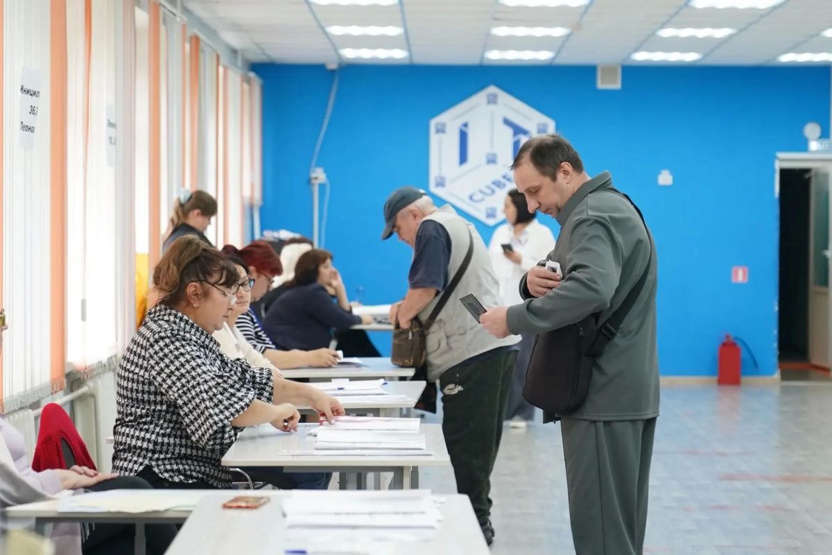 Жительница Кировского района Ольга Тагильцева проголосовала в свой день рождения Жительница Кировского района Ольга Тагильцева проголосовала в свой день рождения