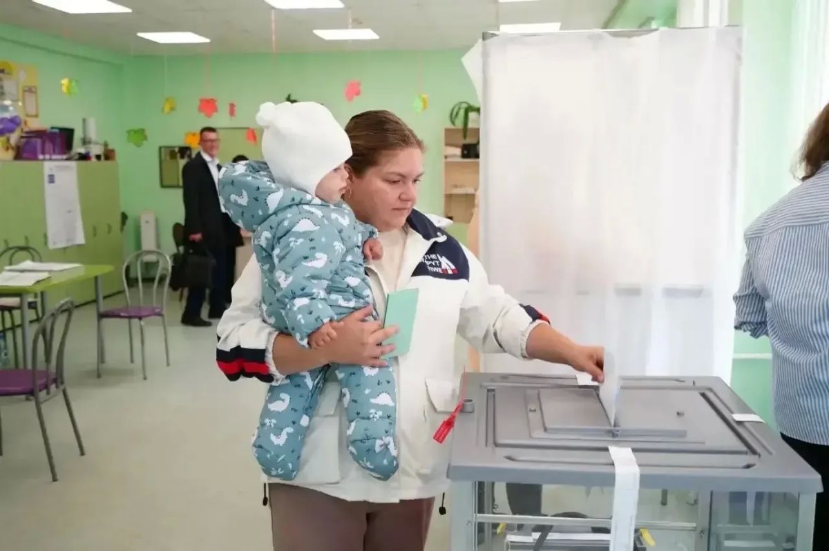 Ветераны, молодожены, будущие и молодые мамы, династии голосуют в Кузбассе Ветераны, молодожены, будущие и молодые мамы, династии голосуют в Кузбассе