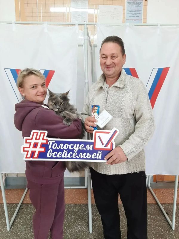 Пушистая поддержка: кемеровчане приходят на выборы с любимыми питомцами Пушистая поддержка: кемеровчане приходят на выборы с любимыми питомцами