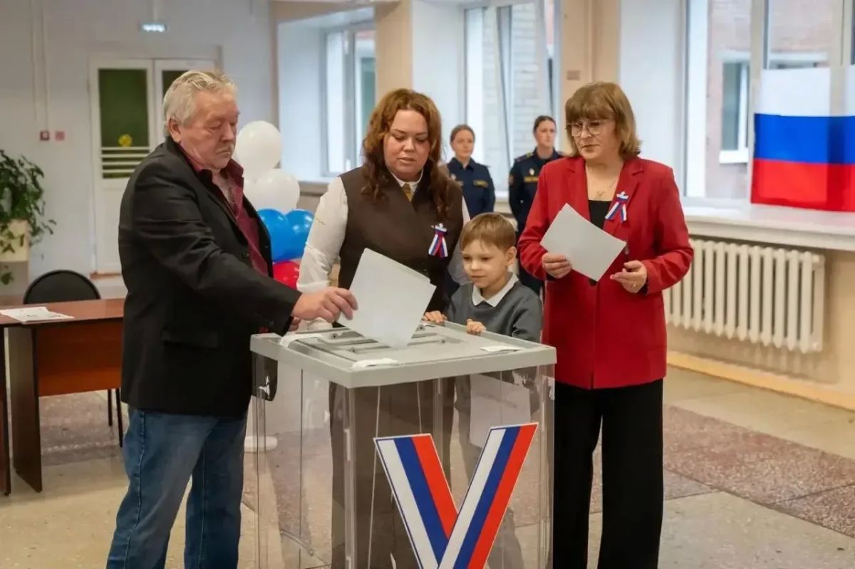 Ветераны, молодожены, будущие и молодые мамы, династии голосуют в Кузбассе Ветераны, молодожены, будущие и молодые мамы, династии голосуют в Кузбассе
