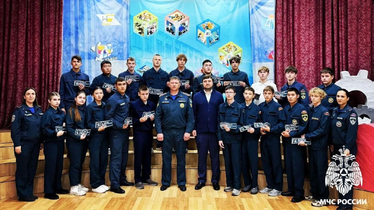 Первокурсникам специальности «Пожарная безопасность» вручили шевроны Первокурсникам специальности «Пожарная безопасность» вручили шевроны
