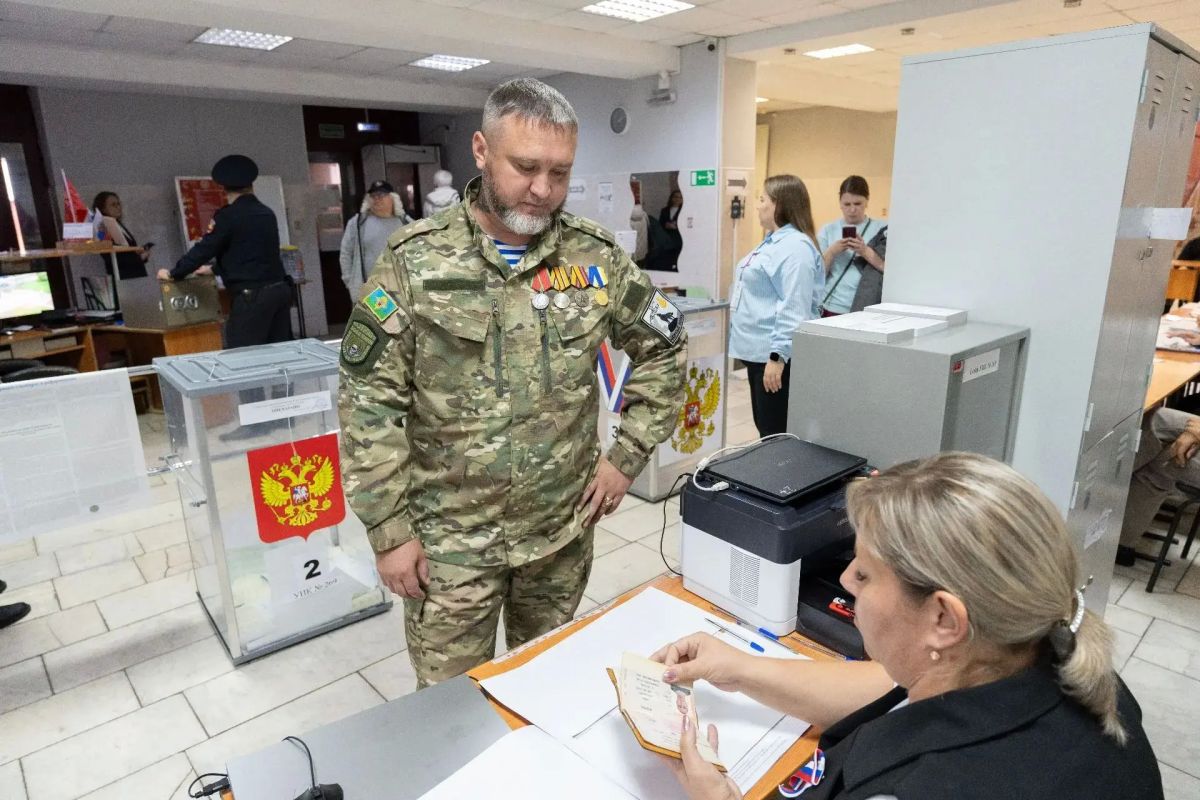 «Поддержать страну — прийти на выборы»: ветеран СВО Иван Абрамов проголосовал на участке №269 «Поддержать страну — прийти на выборы»: ветеран СВО Иван Абрамов проголосовал на участке №269