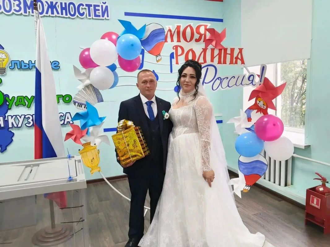 Молодожёны Кузбасса после загса — на выборы Молодожёны Кузбасса после загса — на выборы