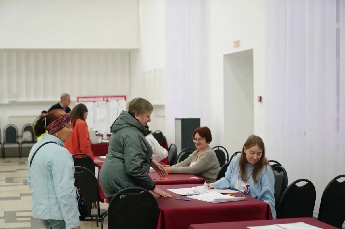В Кедровке голосуют молодые избиратели: у Софьи Поповой день рождения и первый в жизни выбор В Кедровке голосуют молодые избиратели: у Софьи Поповой день рождения и первый в жизни выбор