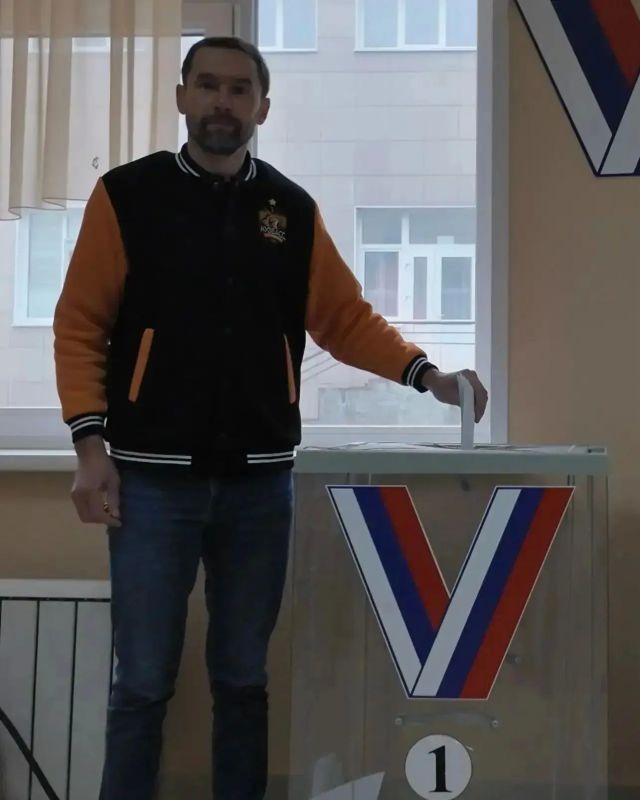 Известные спортсмены Кузбасса голосуют на выборах в Госдуму: Известные спортсмены Кузбасса голосуют на выборах в Госдуму:
