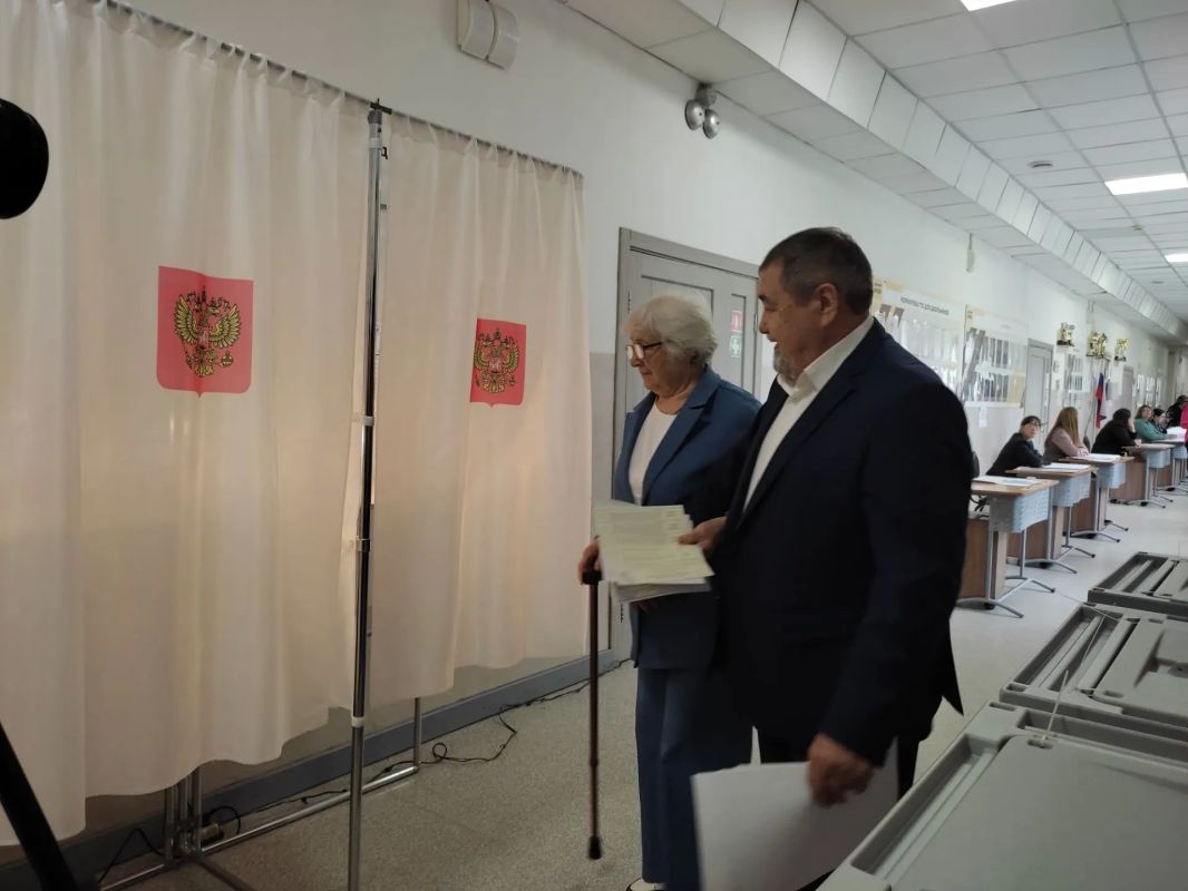 Бриллиантовые юбиляры - семья кемеровчан Рахмила и Валентины Шнейдер – приняли участие в выборах Бриллиантовые юбиляры - семья кемеровчан Рахмила и Валентины Шнейдер – приняли участие в выборах