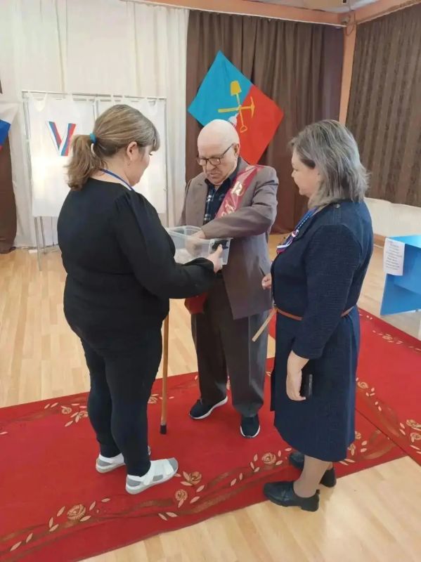 Ветераны войны, блокадники, столетние пенсионеры — все делают свой выбор Ветераны войны, блокадники, столетние пенсионеры — все делают свой выбор