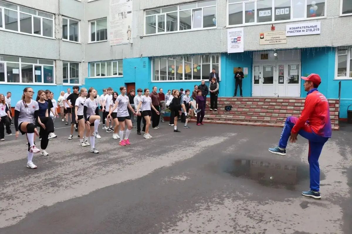 Известные спортсмены Кузбасса голосуют на выборах в Госдуму: Известные спортсмены Кузбасса голосуют на выборах в Госдуму: