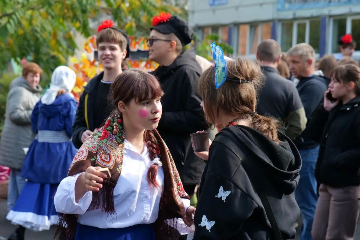 Агромарафон в жилом районе Ягуновский: у школы № 50 прошла традиционная осенняя ярмарка Агромарафон в жилом районе Ягуновский: у школы № 50 прошла традиционная осенняя ярмарка