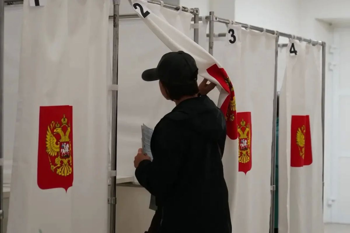 В Кедровке голосуют молодые избиратели: у Софьи Поповой день рождения и первый в жизни выбор В Кедровке голосуют молодые избиратели: у Софьи Поповой день рождения и первый в жизни выбор
