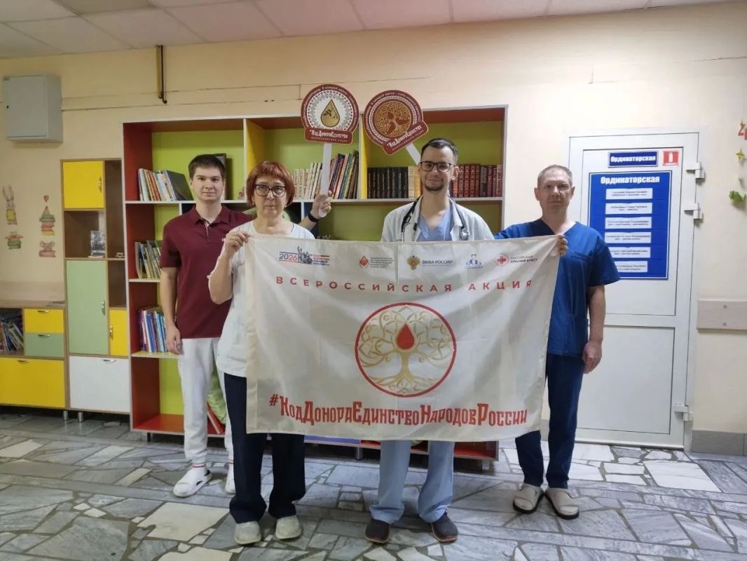 Сотрудники детской больницы Новокузнецка пополнили банк крови и вступили в регистр доноров костного мозга Сотрудники детской больницы Новокузнецка пополнили банк крови и вступили в регистр доноров костного мозга