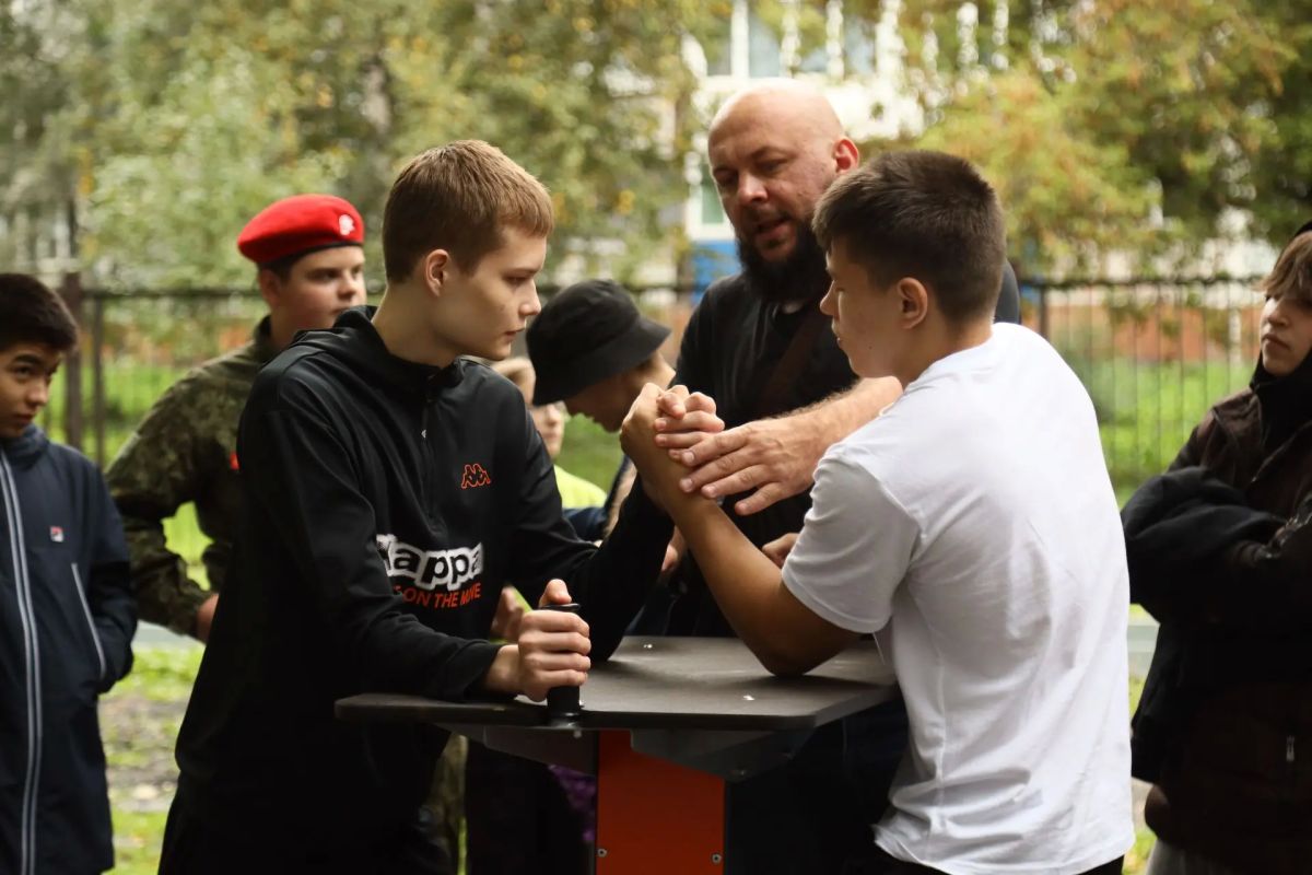 В школе №2 Центрального района состоялось торжественное открытие современной спортивной площадки В школе №2 Центрального района состоялось торжественное открытие современной спортивной площадки