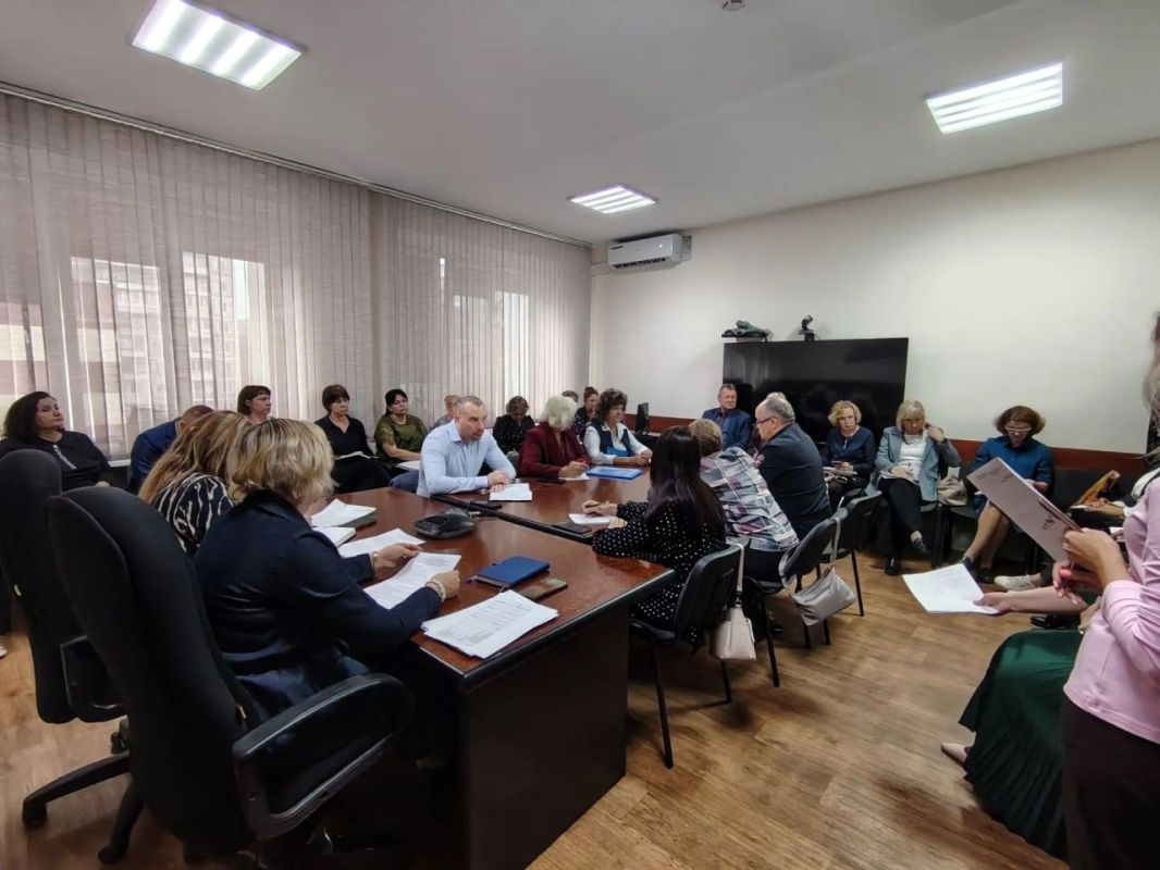 В администрации Новокузнецкого муниципального округа прошла рабочая встреча, посвященная вопросам организации перевозок групп детей автобусами