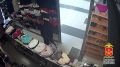 Поймали на трусах: житель Кемерова вынес из магазина 39 пар женского белья