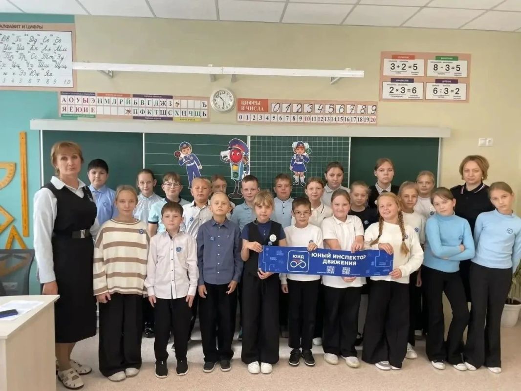 В Яшкино ученики 4-го класса школы №1 официально вступили в ряды отряда ЮИД В Яшкино ученики 4-го класса школы №1 официально вступили в ряды отряда ЮИД