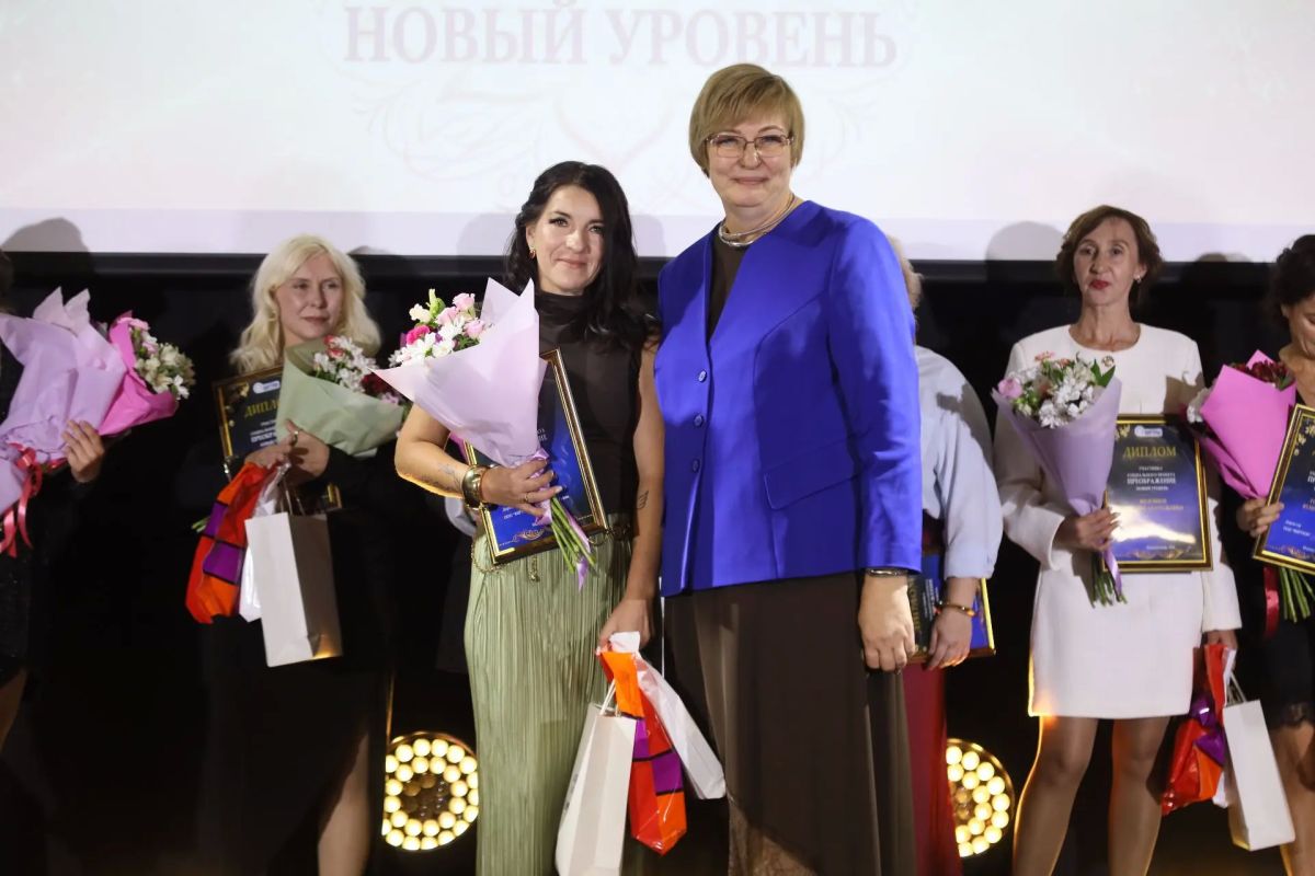 25 сентября в Доме творческих Союзов состоялся финальный концерт авторского благотворительного проекта для жен и мам участников СВО «Преображение 25 сентября в Доме творческих Союзов состоялся финальный концерт авторского благотворительного проекта для жен и мам участников СВО «Преображение
