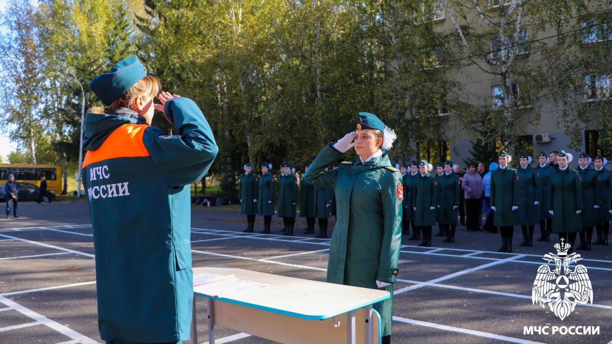 Кадеты-первокурсники МЧС приняли присягу в столице Кузбасса Кадеты-первокурсники МЧС приняли присягу в столице Кузбасса