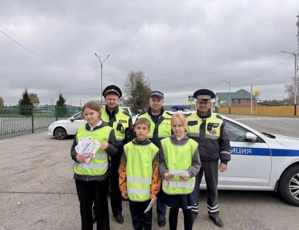 В Прокопьевском муниципальном округе сотрудники Госавтоинспекции совместно с отрядом ЮИД Терентьевской школы провели акцию «Пристегните самое дорогое!» В Прокопьевском муниципальном округе сотрудники Госавтоинспекции совместно с отрядом ЮИД Терентьевской школы провели акцию «Пристегните самое дорогое!»