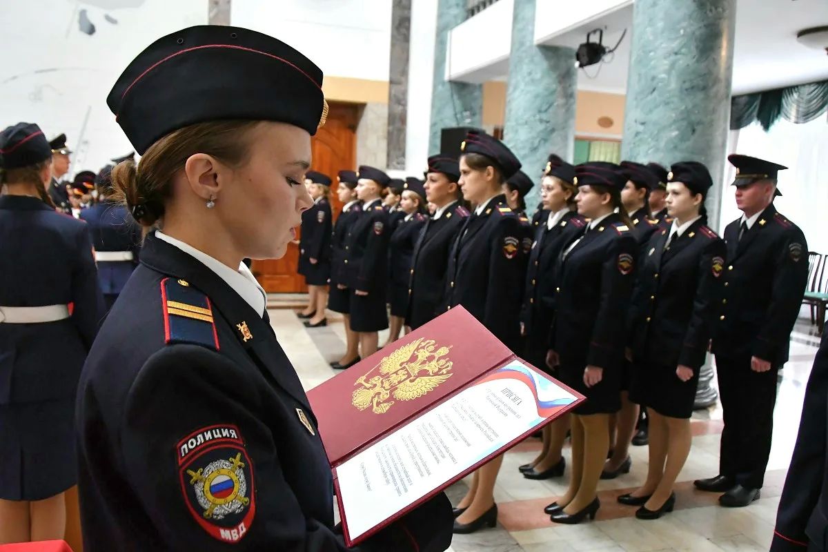 В Кузбассе молодые сотрудники полиции и кадеты присягнули на верность Российской Федерации В Кузбассе молодые сотрудники полиции и кадеты присягнули на верность Российской Федерации