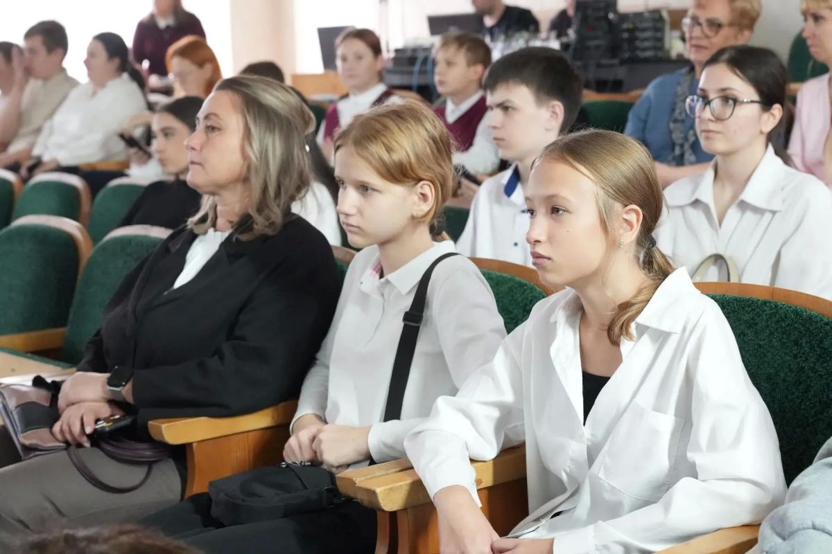 Сегодня, в день рождения Героя России Веры Волошиной, в Кемерове прошла встреча активистов школьных музеев Сегодня, в день рождения Героя России Веры Волошиной, в Кемерове прошла встреча активистов школьных музеев